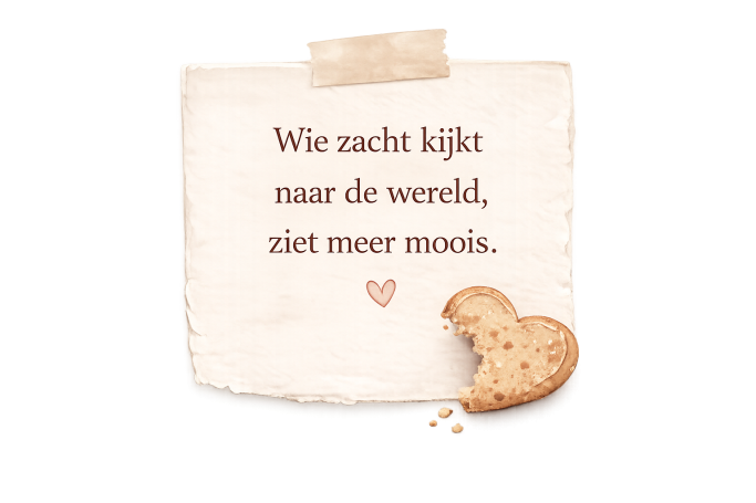 Tekst op een papieren achtergrond: "We zacht kijkt naar de wereld, ziet meer moois." met een hartvormige koekje.